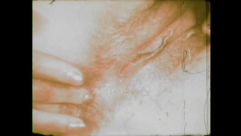 Vintage megastore: 物乞いと一緒にいる痩せた女性