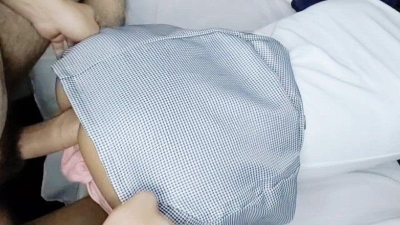 MynameisJuly: Ein Schulmädchen Mit Nur 18 Jahren Wechselt Nach Dem Unterricht Ihren...