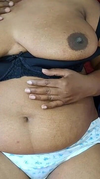 India bhabhi no puede dejar de jugar su auto