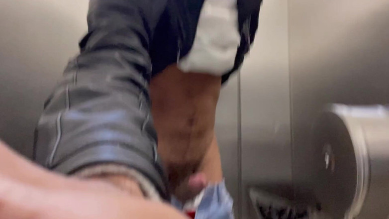 vergar4_daviid: Masturbándose en el Aero