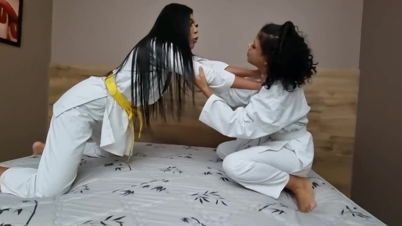 FetishKing: 파이트 유도카 - 이자벨라 paes와 Nataly