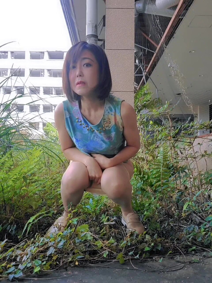 Mayumi Kanzaki: Воздействие на улице и писсинг