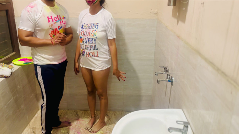 Horny couple 149: Did dirty work with sister-in-law on Holi, sex in the...