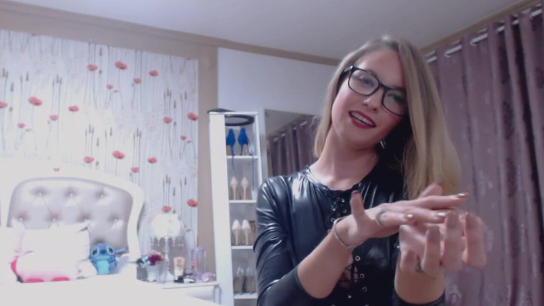 Erotic Tanya: Kom klaar op je vernedering, kleine maagdelijke verliezer!