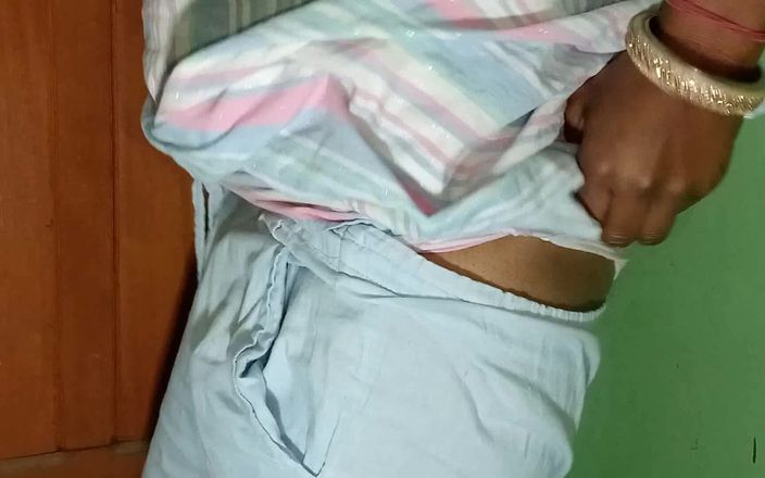 Pooja Sexy: Bhabhi cu țâțe uriașe dezbrăcată de Devar și Futai