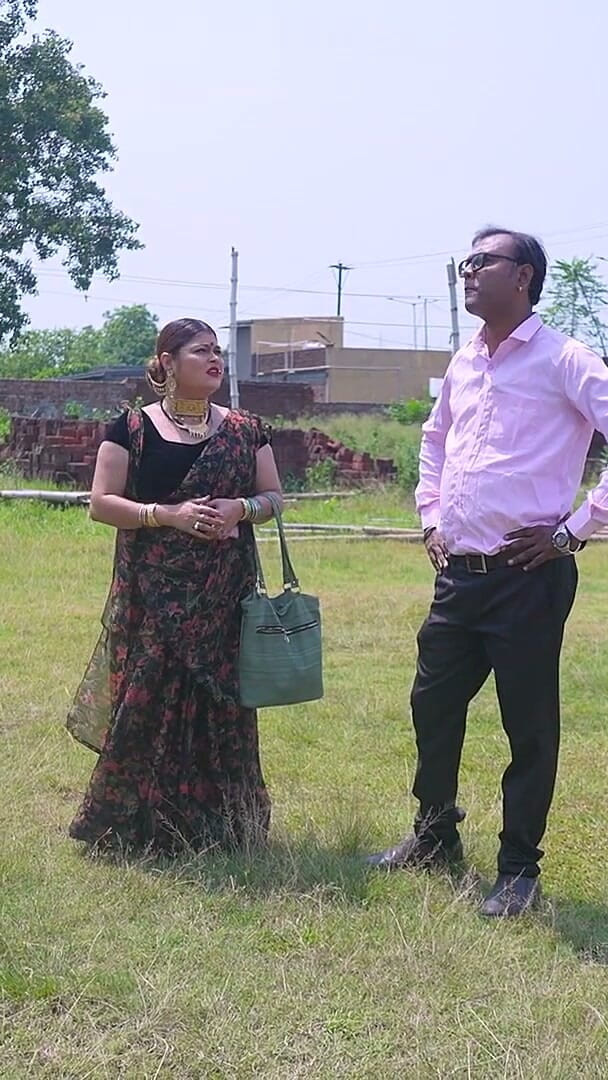 JAYESH GUPTA: Romance no interior