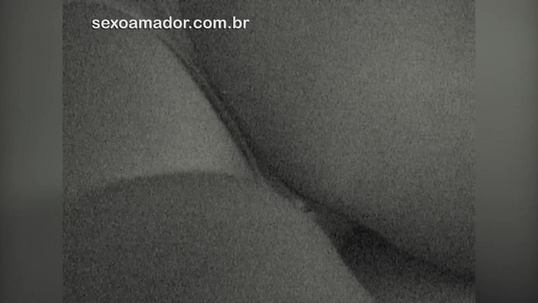 Amateurs videos: L'uomo registra il video della sposa che riposa mezza nuda...