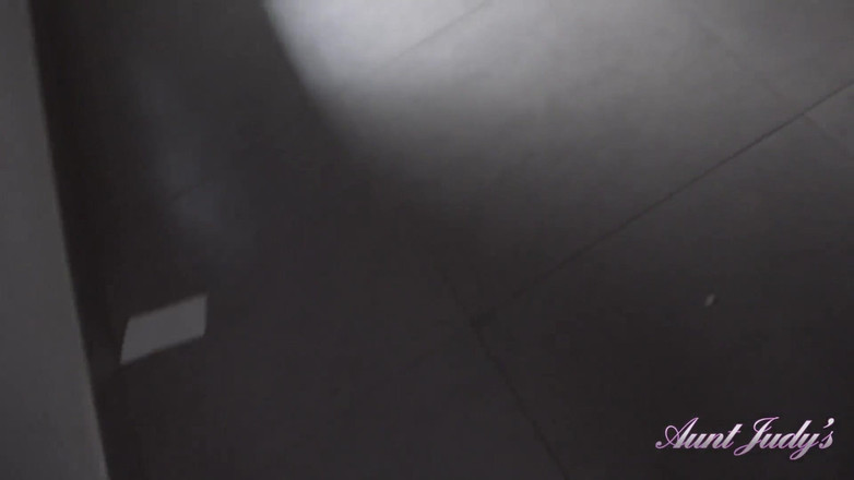 Aunt Judy's: Tetajudys - Tvoje prsatá macecha Jojo tě přistihne při krádeži kalhotek (pov)