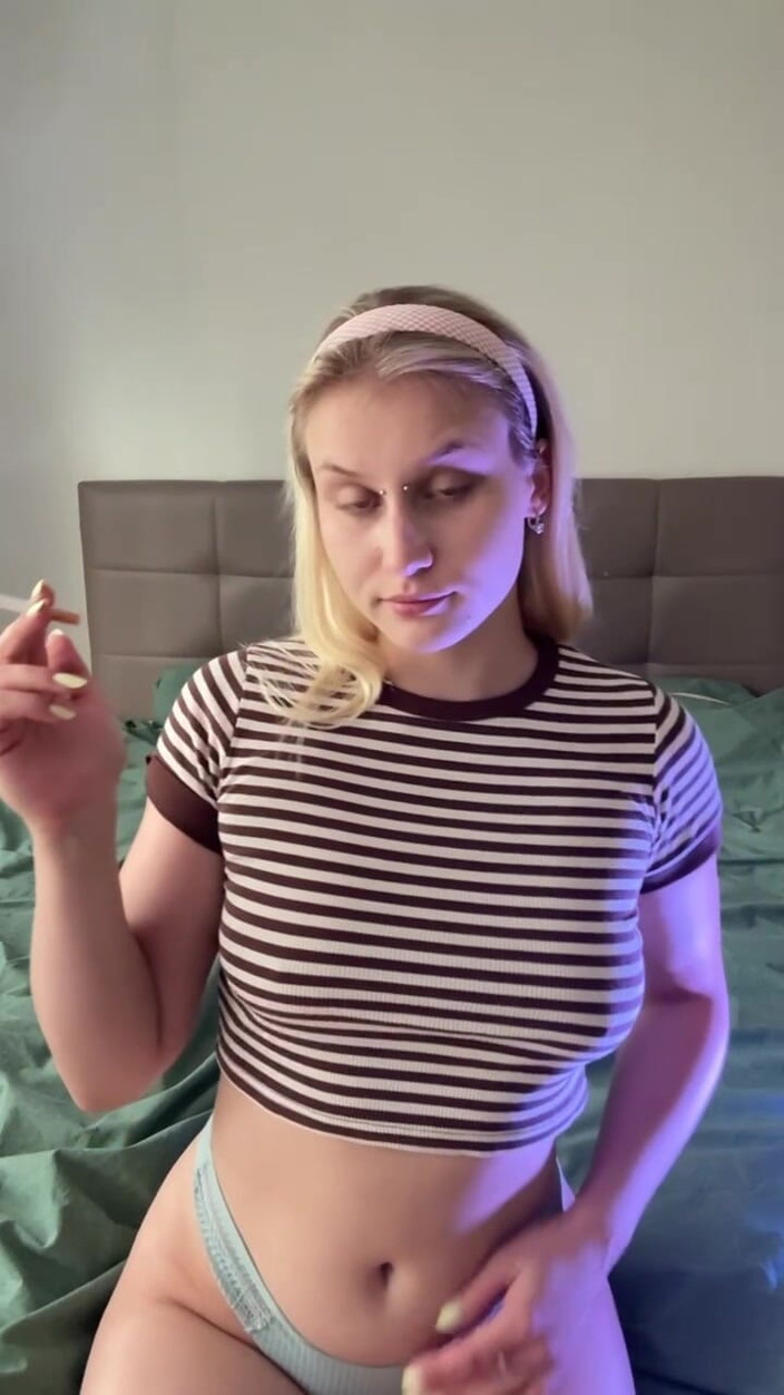 MertyXXX: I Touch Myself While I Smoke