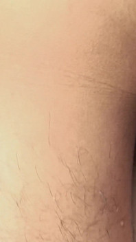 한 MF는 그녀를 젖힌 채 먹고 나중에는 똑같이 먹습니다