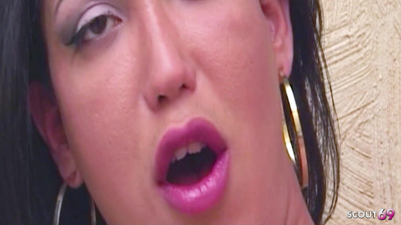 Shemale TS Collection: Старий хлопець трахає гарячу транс-жінку Сабріну в спа-салоні її тугу дупу