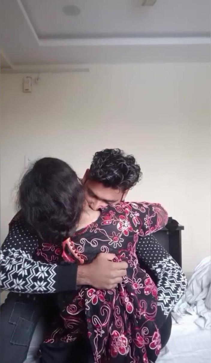 Akashamunir: Pacar indiaku yang hot pertama kali ngentot di rumah temanku,...