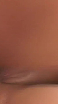 Loira gata é fodida em sua buceta de Derrick Pierce