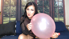 Abby Anna: Kouření a nafouknutí velkého růžového balónku