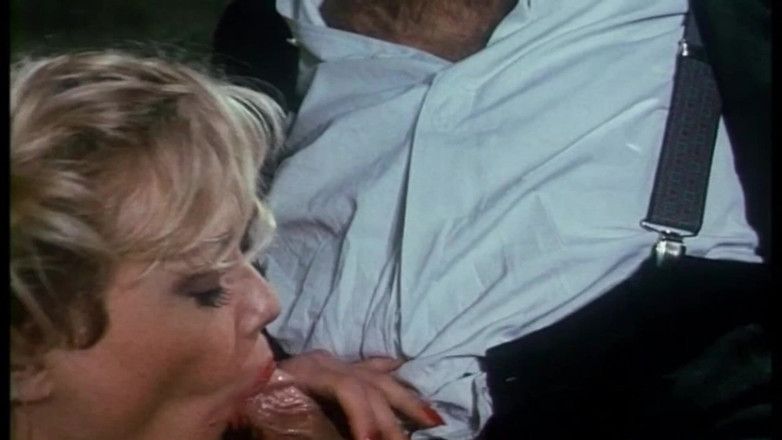 Inhonorof porn: Kelly nimmt roberto Malones großen schwanz ganz in ihren arsch...