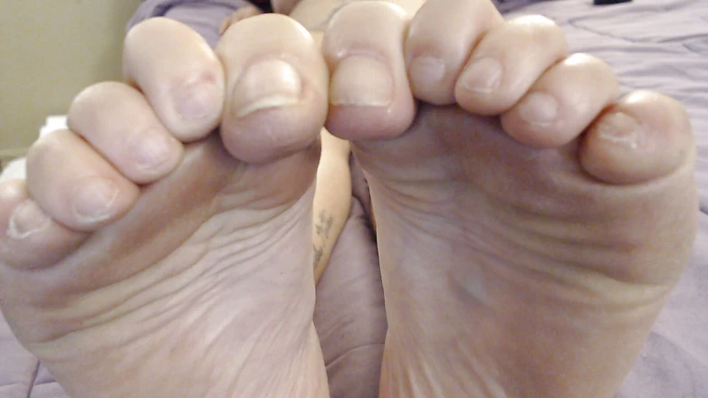 Abby Anna: Extrême, gros plan sur les ongles