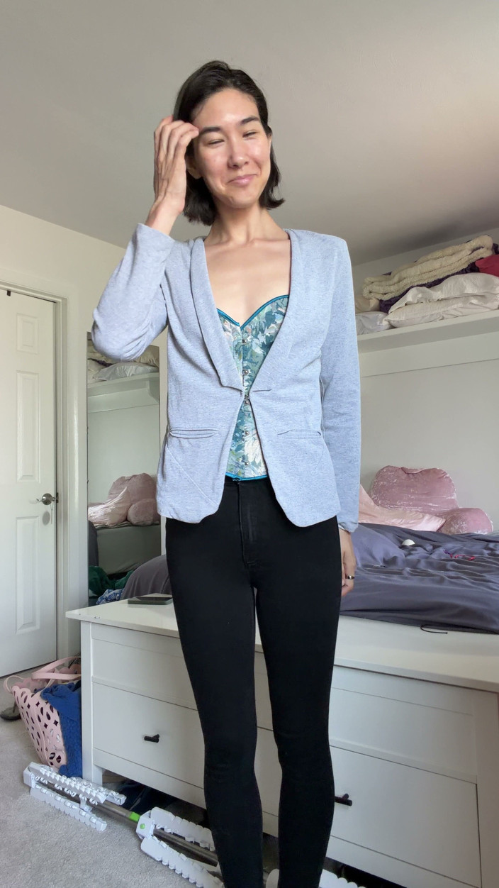 Ms_Emmy_Lynn: Sexy Juror Outfit
