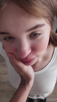 Ruská Nevlastní Sestra Alina Sins Nechá Svého Nevlastního Bratra Svést K Sexu