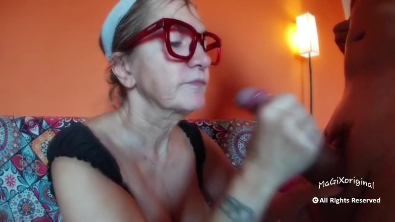 Blondie2307: Thật là một cái mông tuyệt vời !!