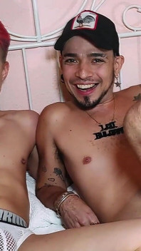 Leo Bulgari me fodeu e me cobriu de porra