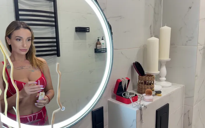 Mary Frost: Bathroom Fuck and Pussy Creampie