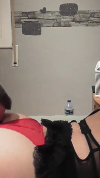 Lízání zadku mé macechy a pak se vystříkám dovnitř.