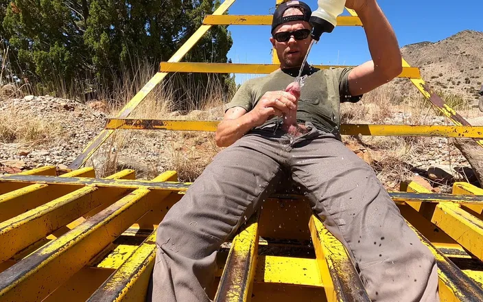 Lapetus: Pissing My Hiking Pants 8 Times - Completely Soaked