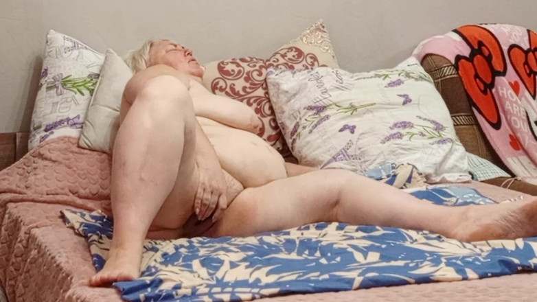 Zona901: Buxom पड़ोसी अपनी रसदार चूत में ऊँगली कर रही है