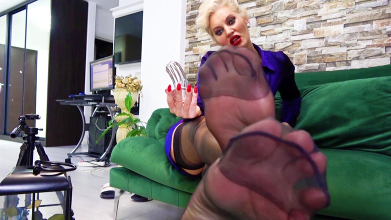 Goddess Celine: Kyskhetsfot nylon