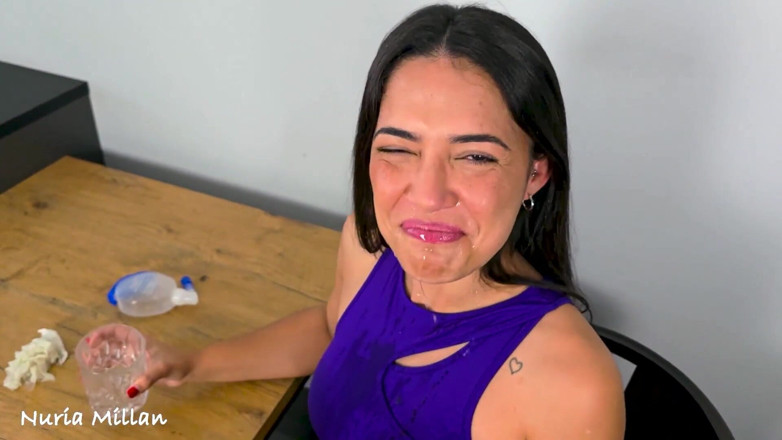 Nuria Millan: Freaky Pissy Play com amante de mijo Nuria Millan