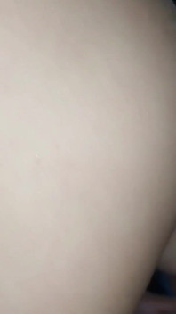 義理の妹が私の部屋に入ってきて、私が絶頂するまで彼女のタイトなオマンコで快感を与えてくれます。