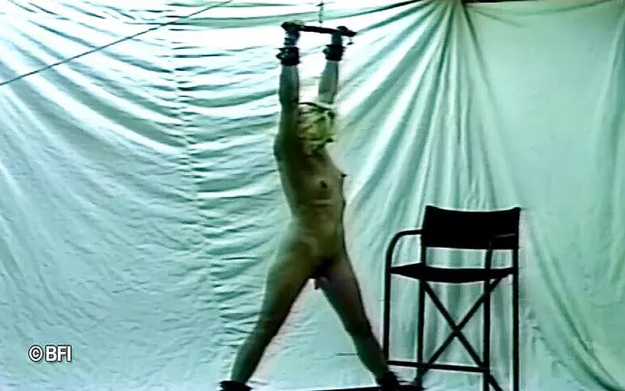 Dark room of slave seks: Vintage domination with whipping and bondage