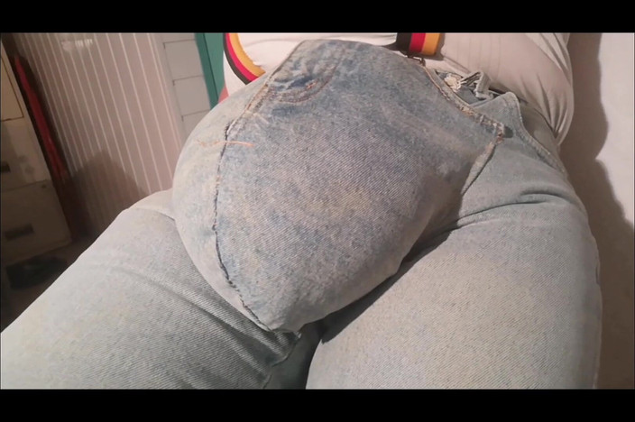 Monster_Meat_: Jeans ikonik yang terkenal itu