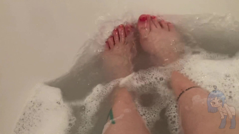 Alice Bean: Fötter i badet