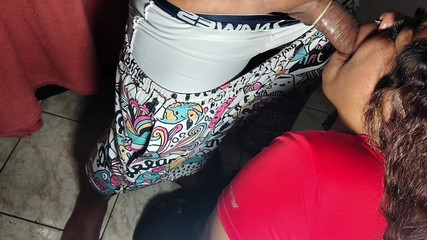 Tiffany Montavani: Dua cewek culur entiado lagi asik main game sama adik...