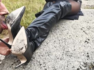Goddess Lena: Sepong sepatu bot OTKku!