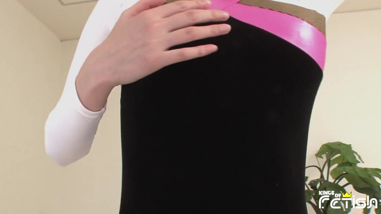 Pure Japanese adult video ( JAV): Gimnas Jepun miang membuat beberapa bersenam dan melancap pepek berbulunya...
