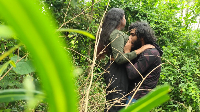 Vaigavarun45: Coppia malese caldo sesso all'aperto nella foresta, sesso all'aperto foresta...