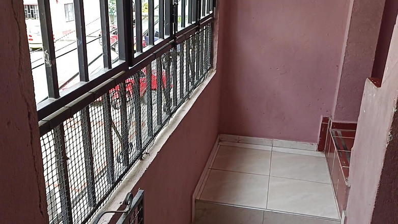 Swingersamateur40: Moje sousedka mě žádá o laskavost, abych jí pomohl, nakonec šukám s...