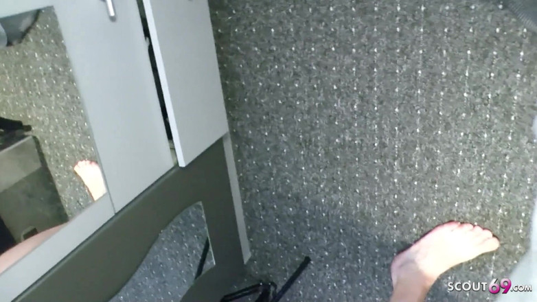 Full porn collection: Německá špinavá bukkake párty s hubenou teenagerkou Doreen a Steffi s...