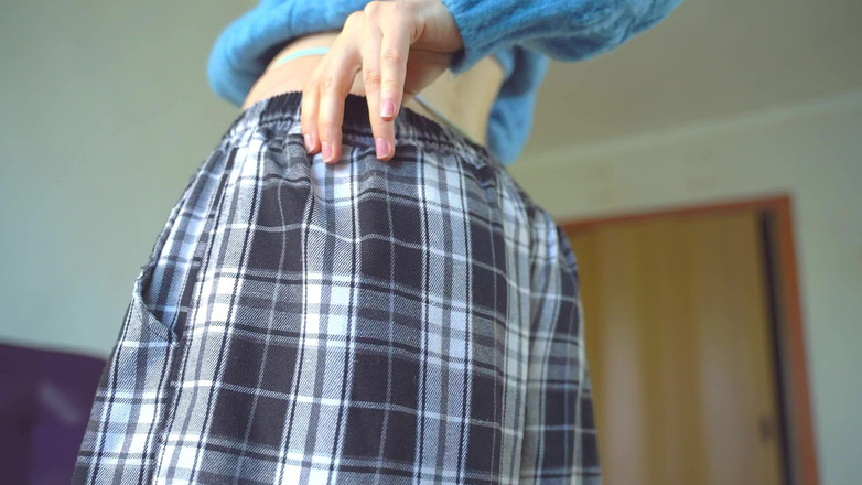 Rarible Diamond: Maglione blu e mutandine