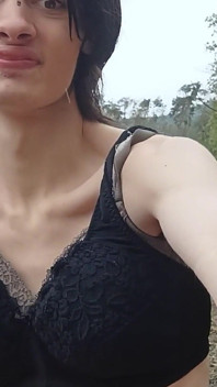 Carolina Sexy dívka tak nadržená venkovní holka masturbuje