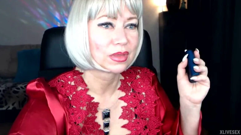 AimeeParadise: 유명한 러시아 밀프 걸레 에이미 파라다이스의 새로운 비공개 쇼
