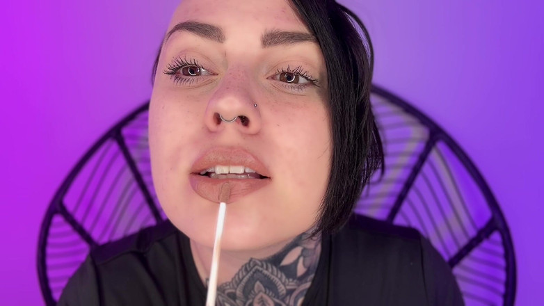 Miss Valentina: Lipgloss Worship