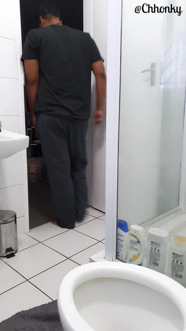 Denim Tiger: Chub prend une pisse matinale