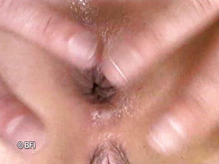 Battle of the asses and pussies: Sexy kočka tvrdě šuká