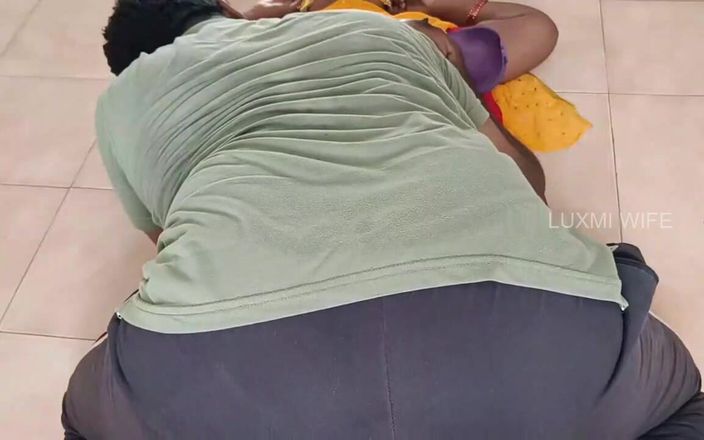 Luxmi Wife: Part 2 Electrician Fucking Housewife in Sexy Saree