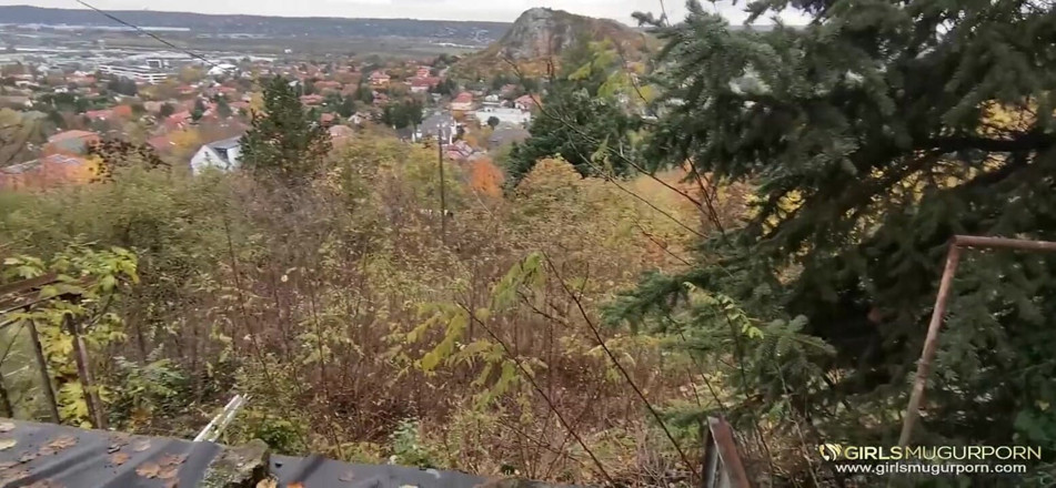 Mugur's World: Petite brud Gina Gerson älskar att knulla sin fitta utomhus