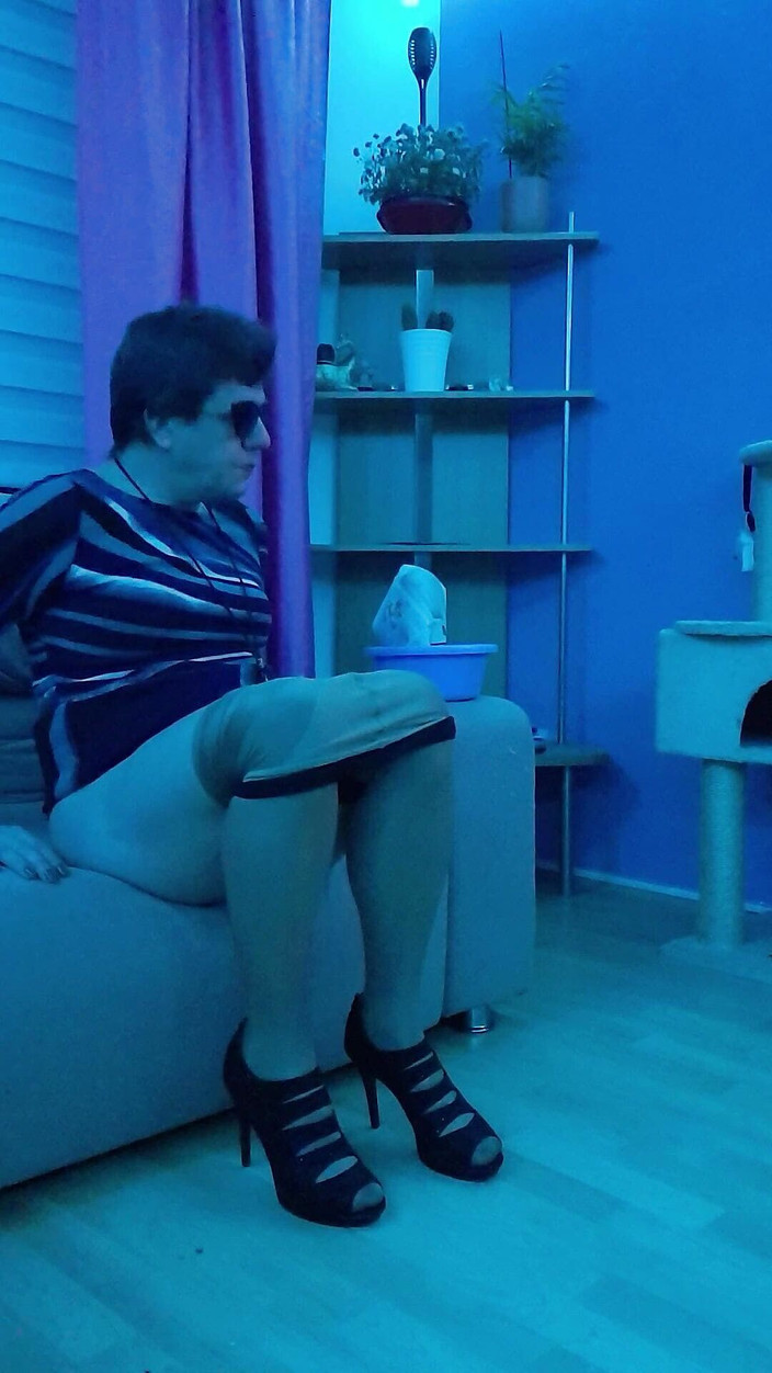 PetraNylon: Helo.. Di sana saya lagi... Sementara itu saya mempunyai mesyuarat...