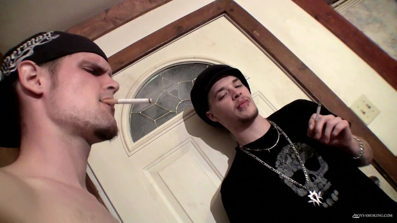 Boys Smoking: Nolan ve York Newports duman ve vuruş